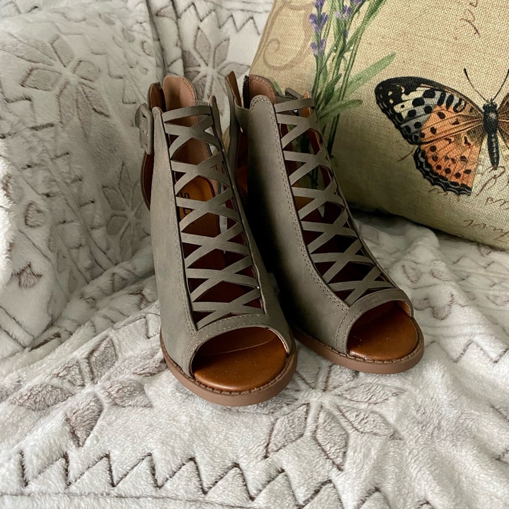 Soda open toe heel sandals